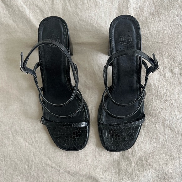 UO Strappy Heels in black croc (size 8) - Picture 2 of 11